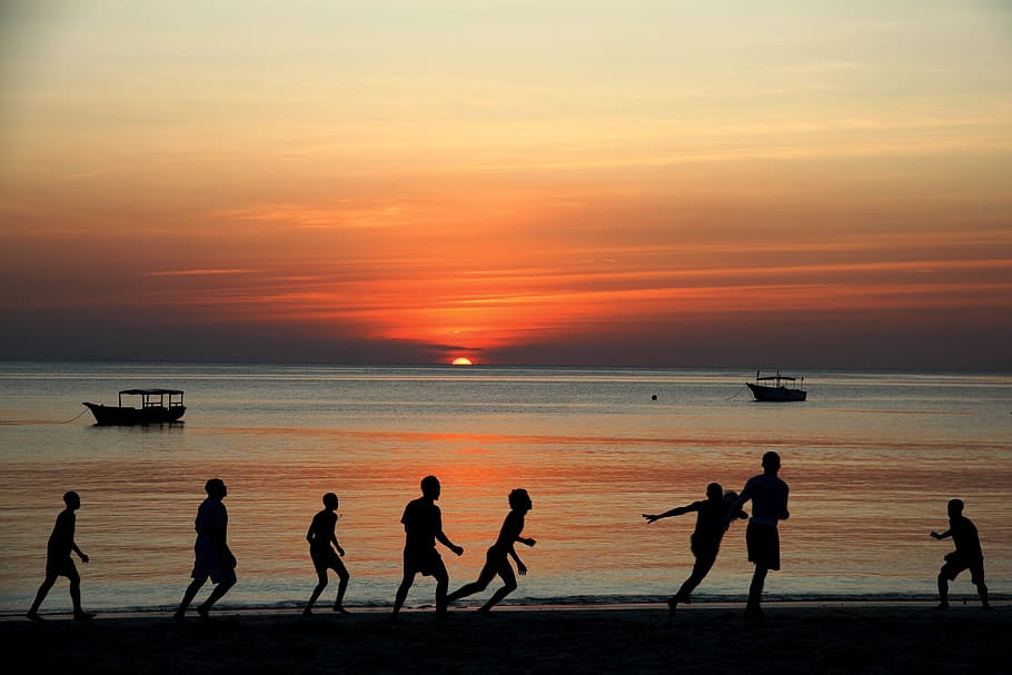 People Playing on Shore during Sunset, beach, boats, dawn, evening HD wallpaper