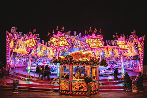 yellow Break Dancer carnaval, human, person, amusement park, theme park HD wallpaper