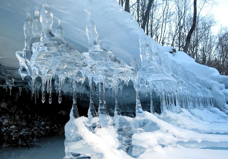 icicles, snow, winter, spring, drops, frost, coldly, ice, small river HD wallpaper