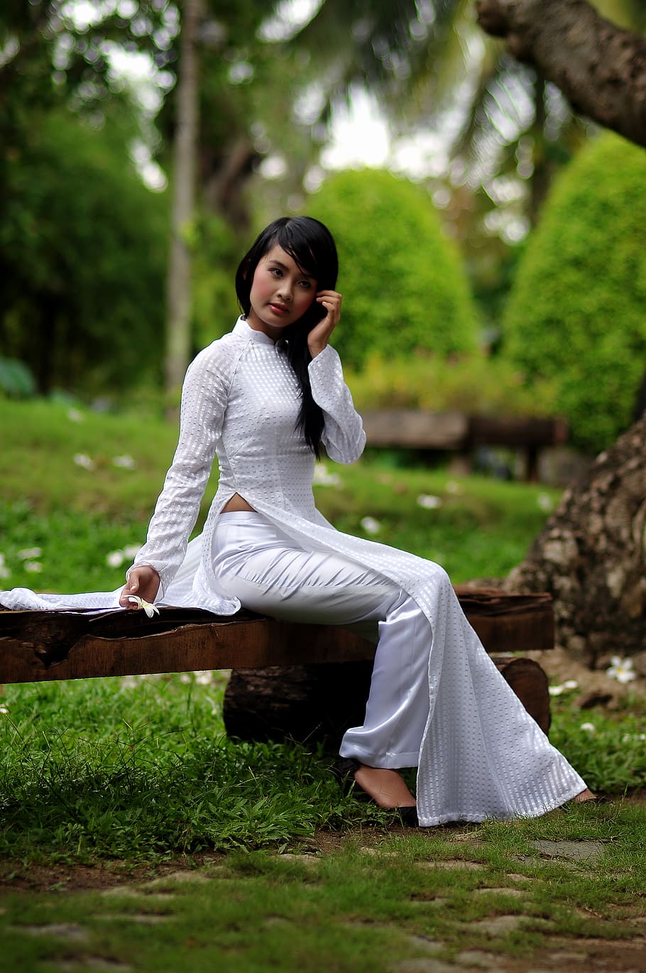 Woman Sitting on Bench Wearing White Long-sleeved Dress Selective Focus Photography, HD wallpaper