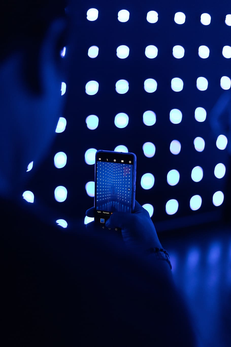 person using Android smartphone, nightlife, arts culture and entertainment HD wallpaper