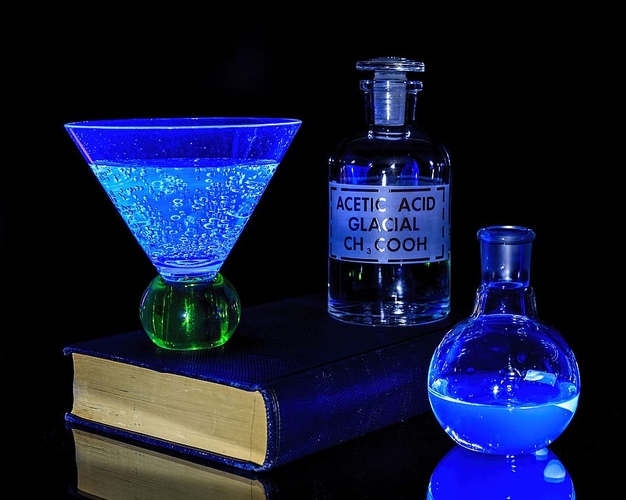 Black light producing colored solutions., drinkology, science