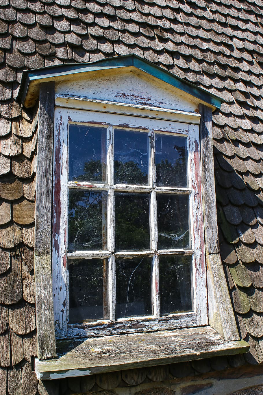 wooden windows, lattice windows, dormer, wood shingles, decay, HD wallpaper