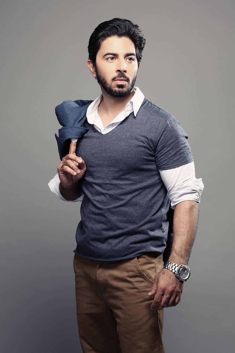 Man Holding Coat on Shoulder, beard, casual, face, facial expression HD wallpaper