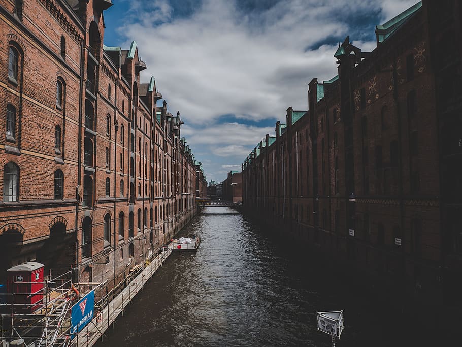 Canal Between Two Brown Bricked Buildings, architecture, bridge HD wallpaper