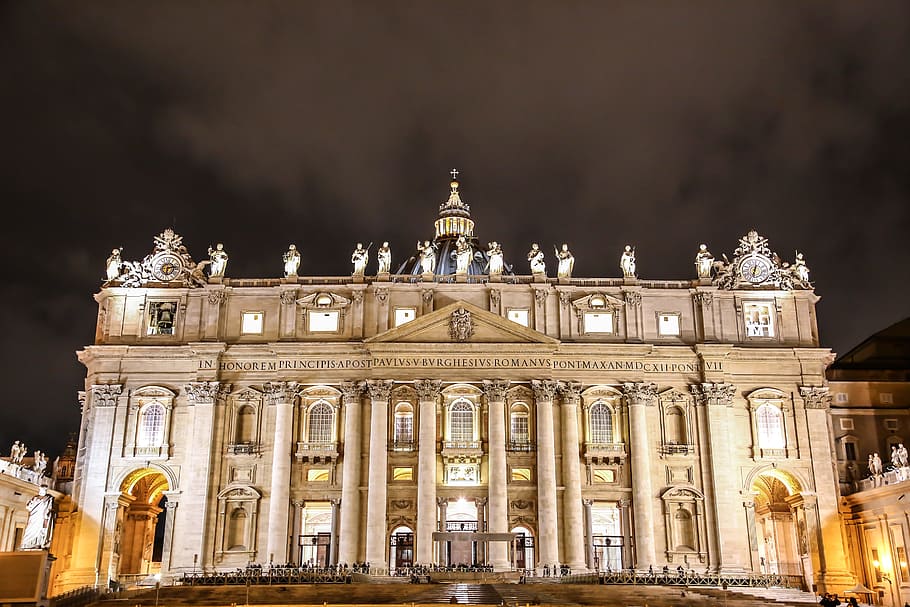 White Concrete Building, arches, architecture, columns, illuminated HD wallpaper