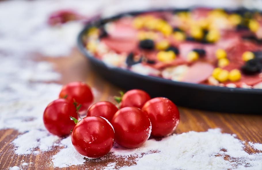 Selective Focus Photography of Tomatoes, cheese, cherry tomatoes