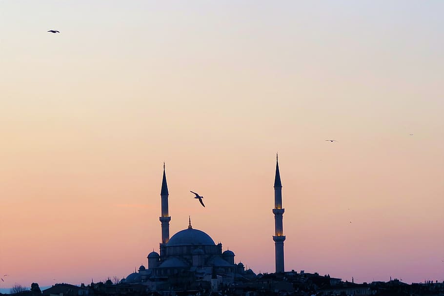 Istanbul: Istanbul - thành phố của những chiếc nón Ba Tư và những tòa nhà cổ kính. Hãy cùng xem những hình ảnh đẹp của Istanbul, những góc phố hiền hòa và những món ăn đặc trưng. Chắc chắn bạn sẽ yêu thích nơi đây. 