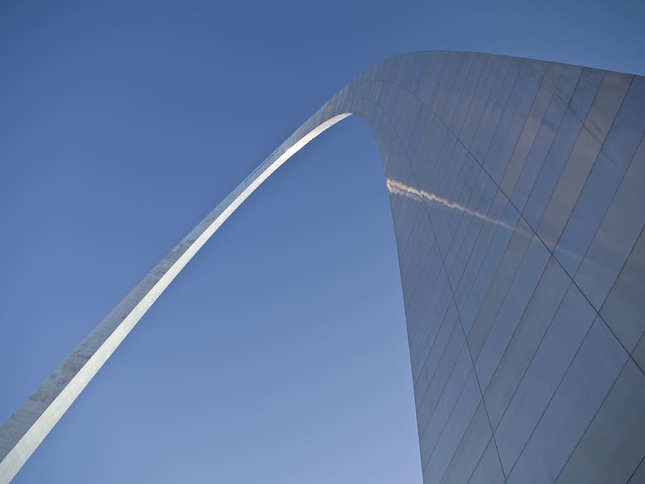 Grey Arc Building Under Blue Sky, arch, architecture, Gateway Arch HD wallpaper