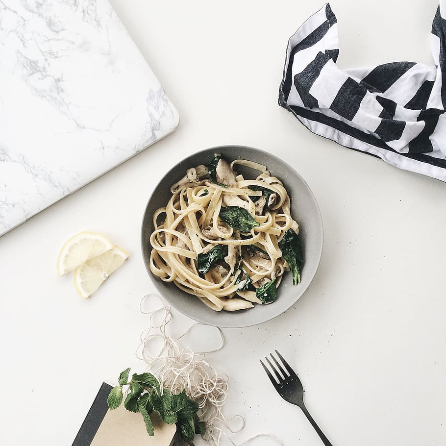 Carbonara in Gray Bowl, cuisine, flatlay, food, fork, meal, food and drink HD wallpaper