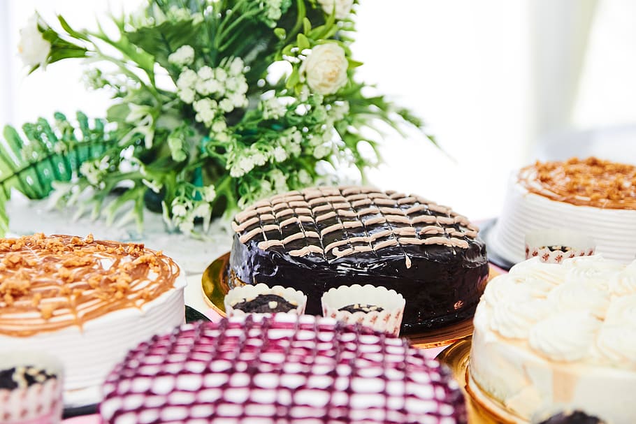 Assorted-flavor Cakes on Table, baking, chocolate, cream, delicious HD wallpaper