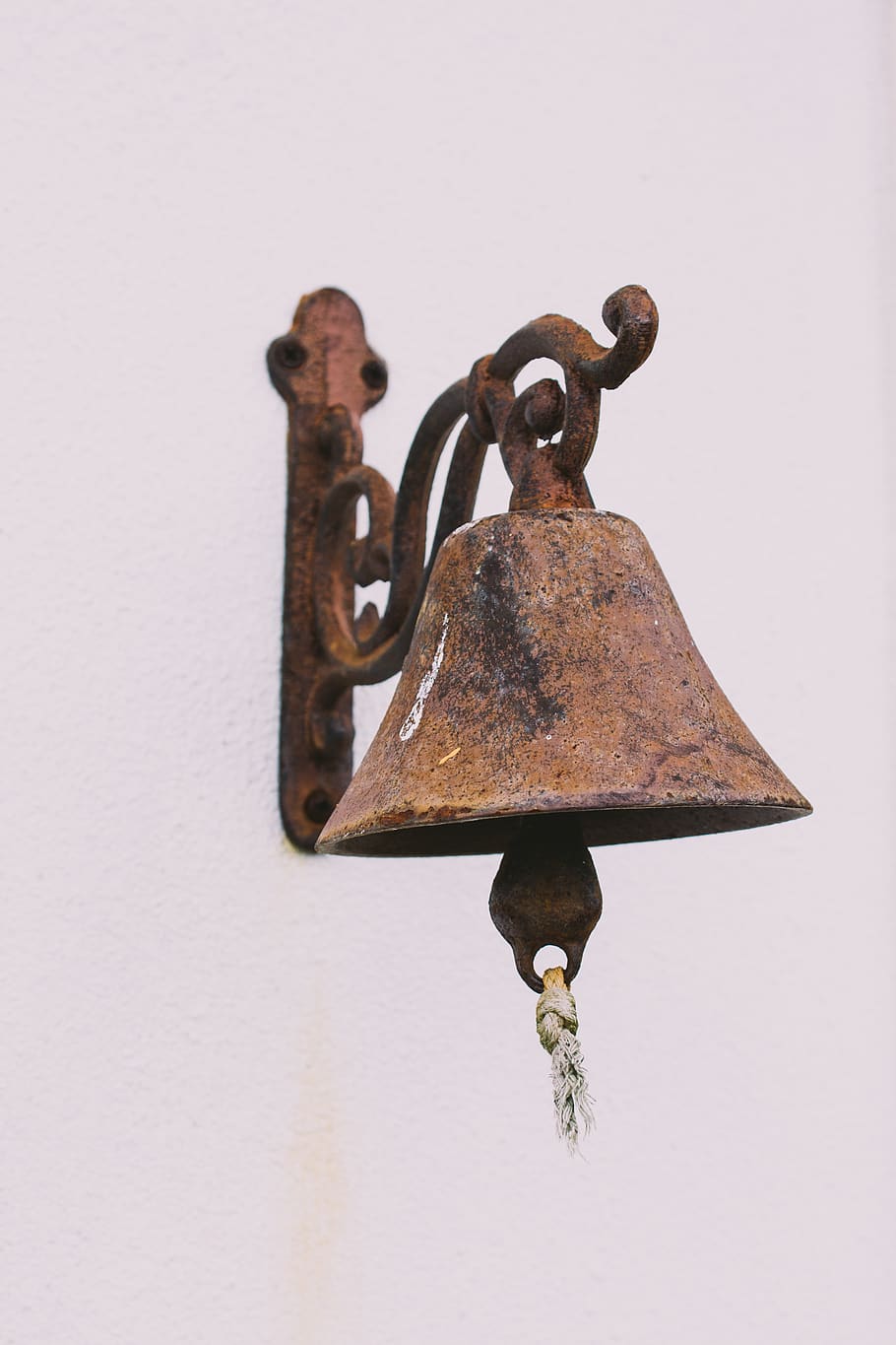 bell, ring, rustic, rusty, studio shot, metal, white background HD wallpaper