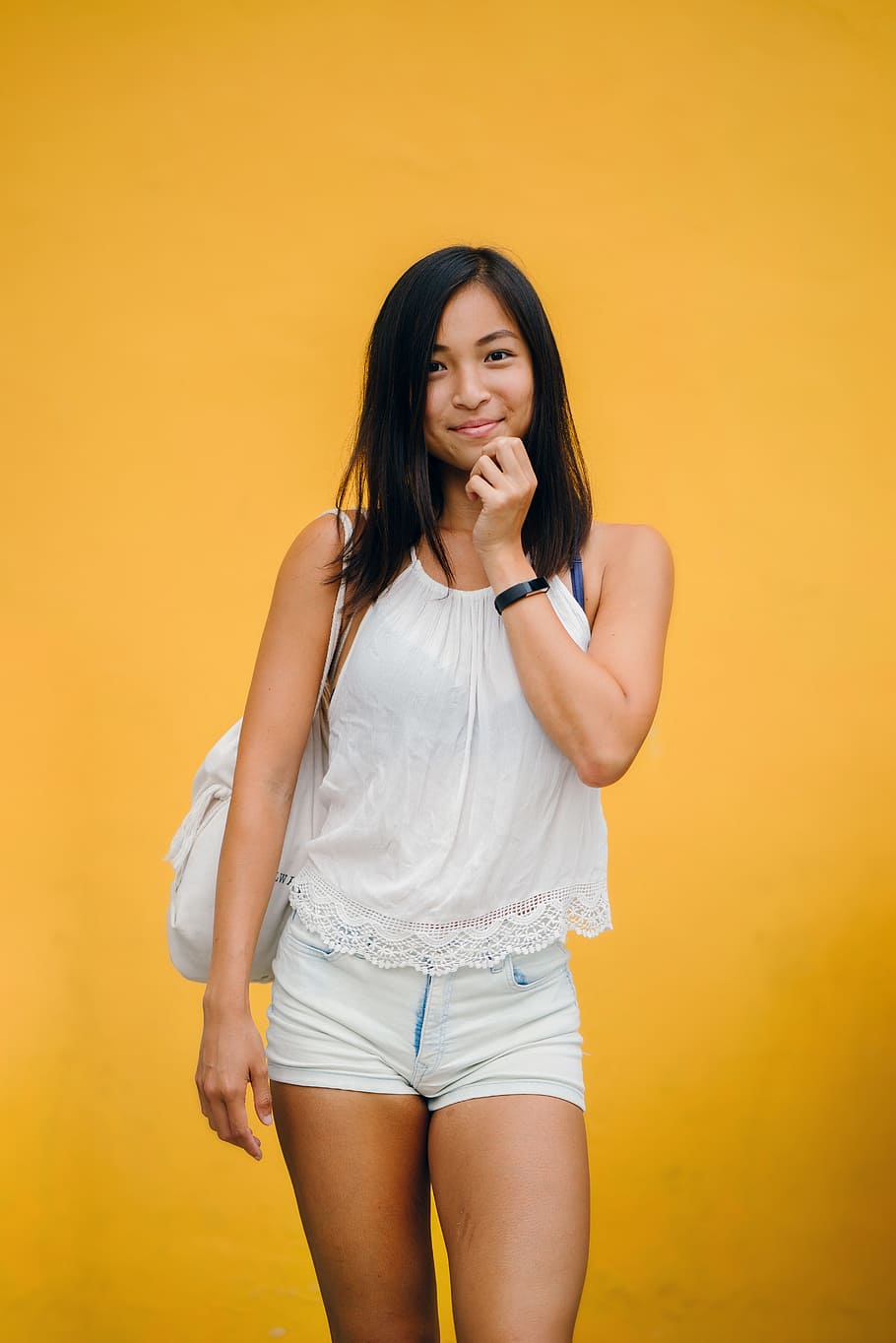 Woman Wearing White Sleeveless Shirt And White Denim Shorts, attractive HD wallpaper
