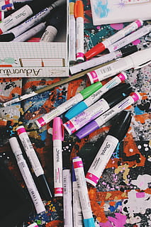 pen marker lot, paint container, crayon, white board, text, handwriting HD wallpaper
