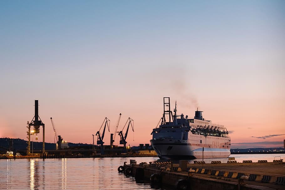 Body ship. Порт Пионерский. Порт 19 Питер. Больверки в морских портах фото и видео.