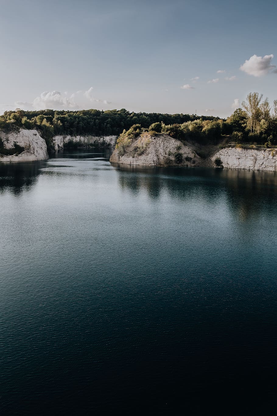 Zakrzówek reservoir, the old limestone quarry flooded with water, HD wallpaper