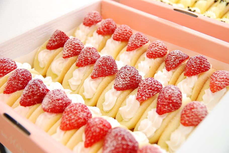 dessert, strawberry, bread, sweet, delicious, food, fruit, cake HD wallpaper