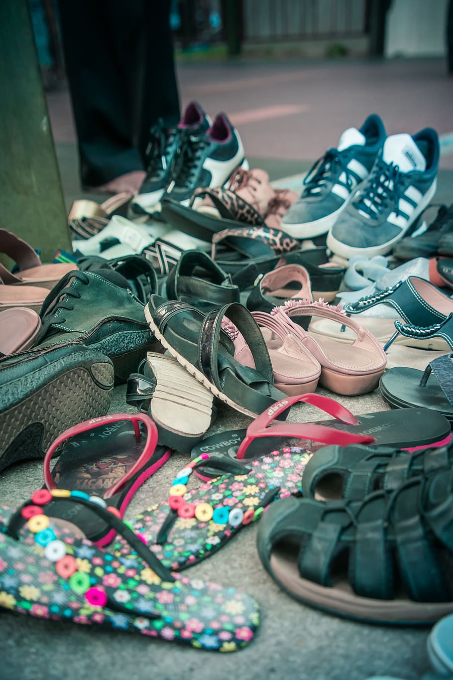 mess, shoes, pile up, pile of shoes, slippers, sandals, boots, HD wallpaper