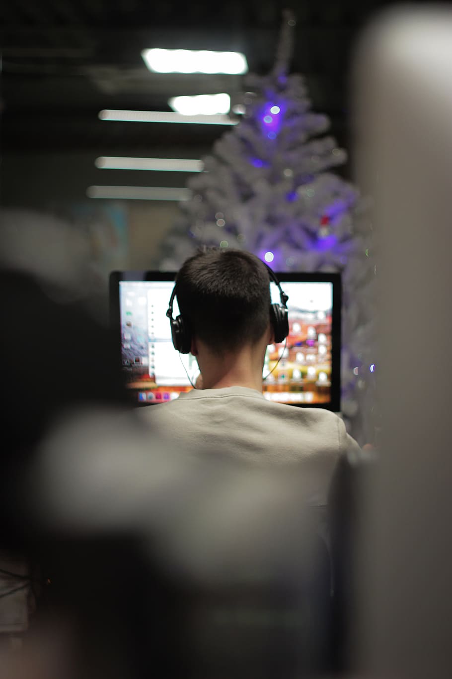 man using computer in selective focus photography, rear view HD wallpaper