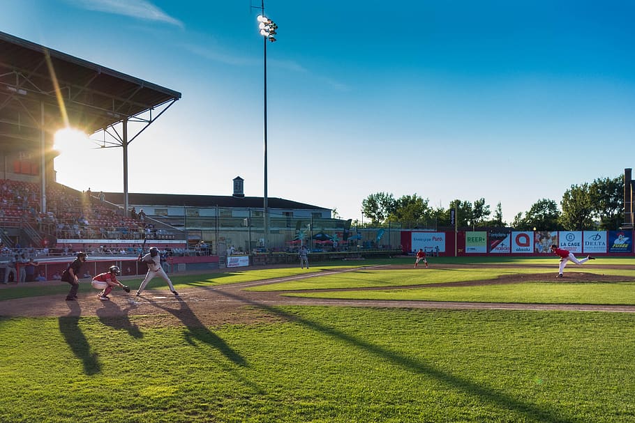 player playing baseball on ballpark, sky, grass, sunlight, nature HD wallpaper