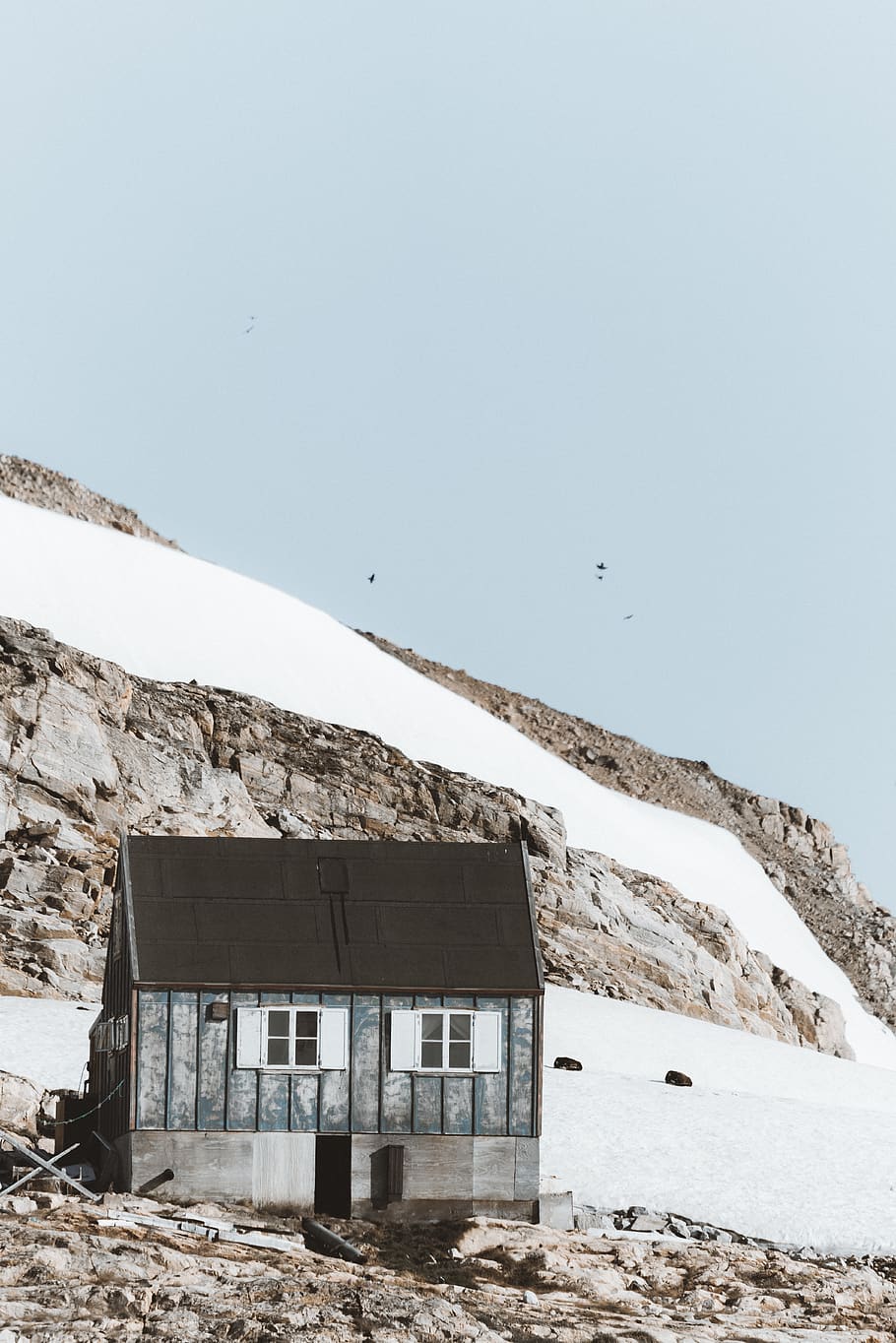 gray house under blue sky, nature, building, outdoors, housing HD wallpaper