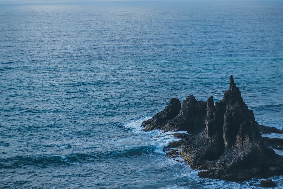 rock formation between ocean during daytime, water, nature, sea HD wallpaper