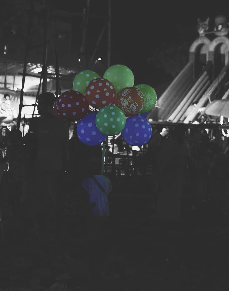 baloons, balloons, kid, funfair, crowd, bnw, love, people, stories HD wallpaper