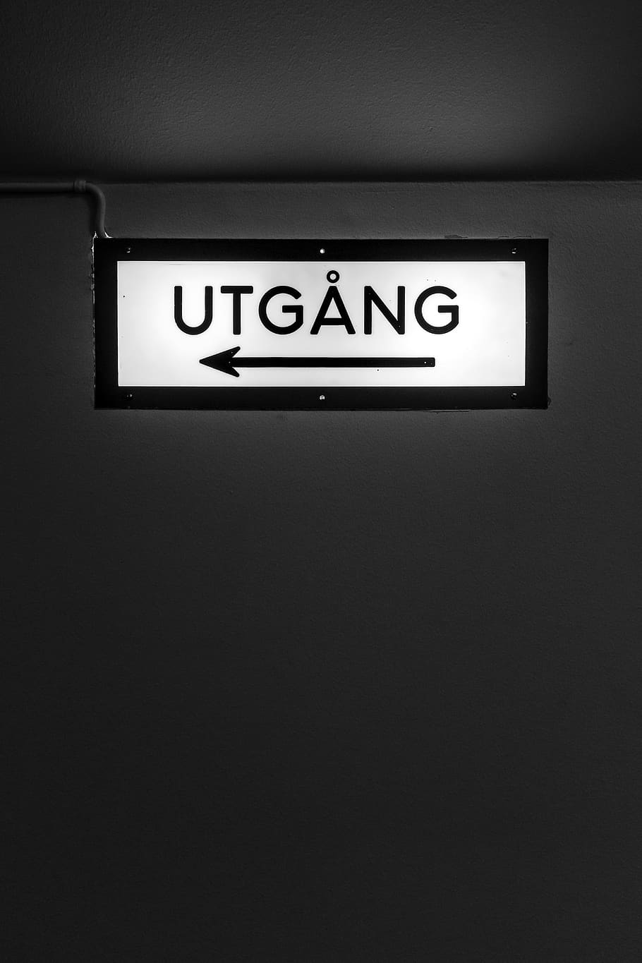 Utgang signage, symbol, text, number, emblem, transportation HD wallpaper