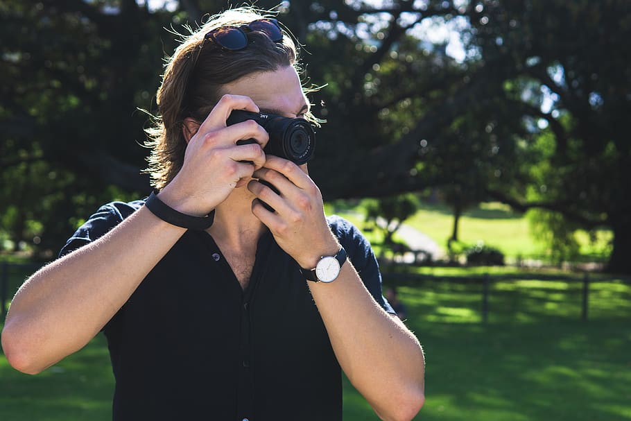 Standing Man Holding Camera and Taking Photo, daylight, grass HD wallpaper