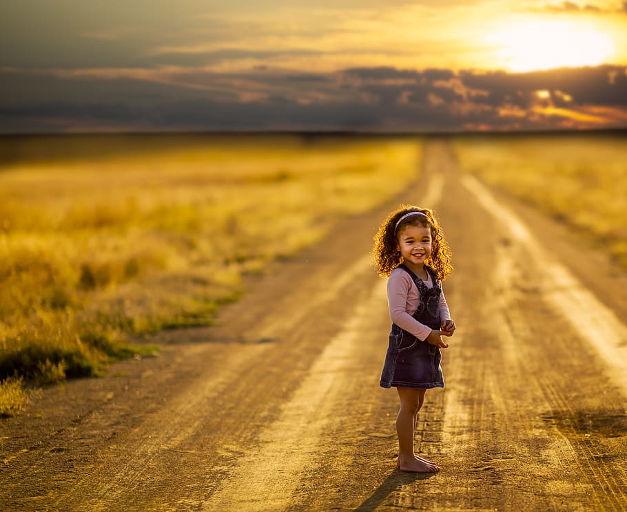 Girl Standing in the Middle of the Road, child, clouds, cute HD wallpaper