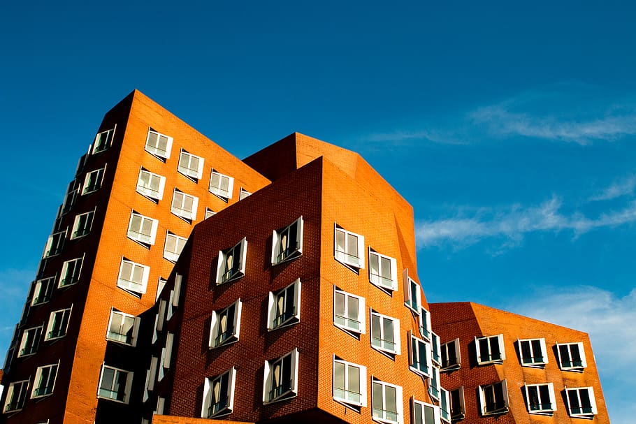 brown concrete building under cloudy sky, housing, condo, urban HD wallpaper