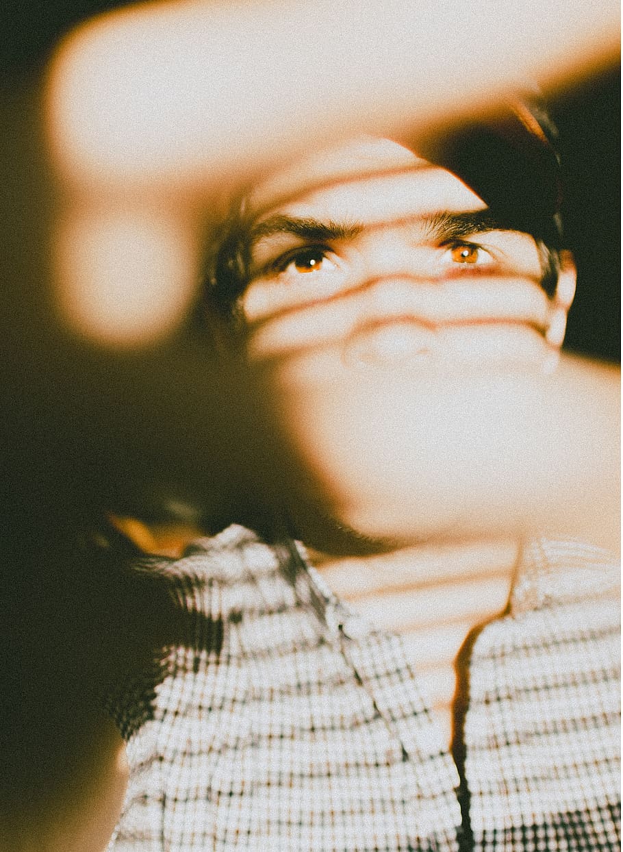 Man Taking Selfie, adult, blur, bright eyes, bright room, brightness HD wallpaper