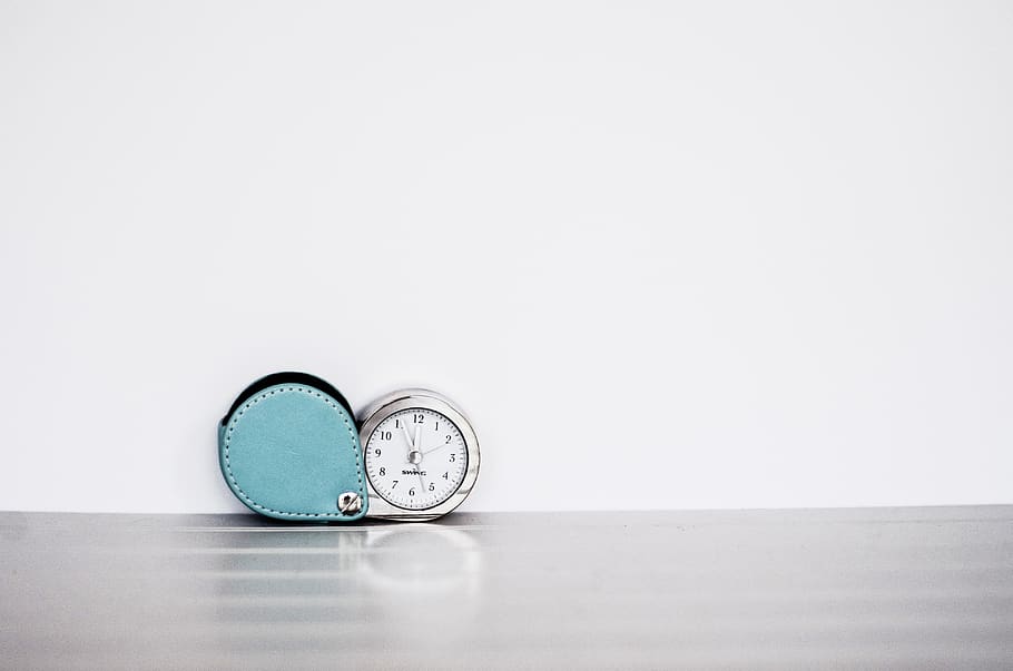 gray and white table clock, copy space, indoors, studio shot HD wallpaper