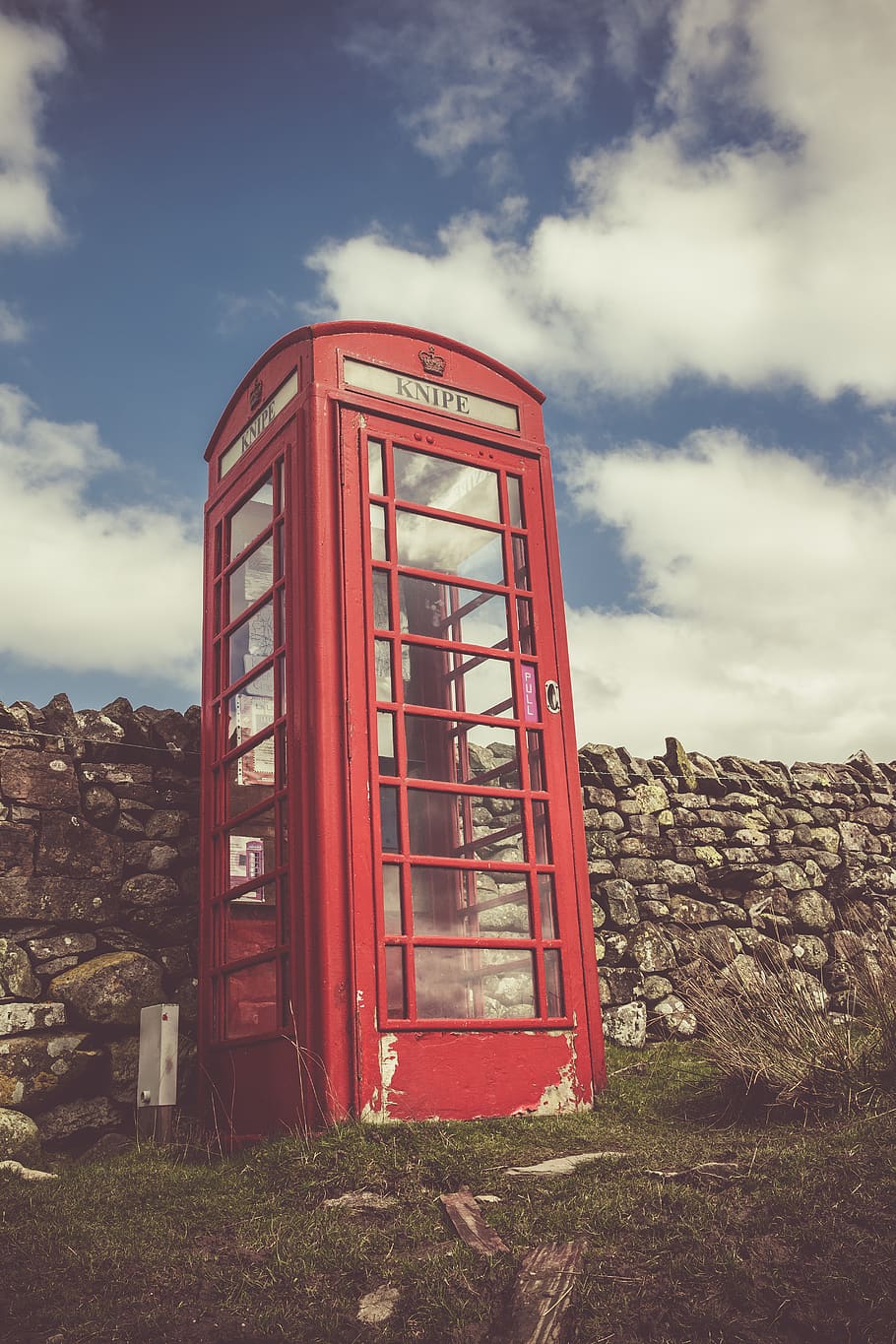 Red Knipe Telephone Booth, clouds, daytime, fence, grass, outdoor HD wallpaper