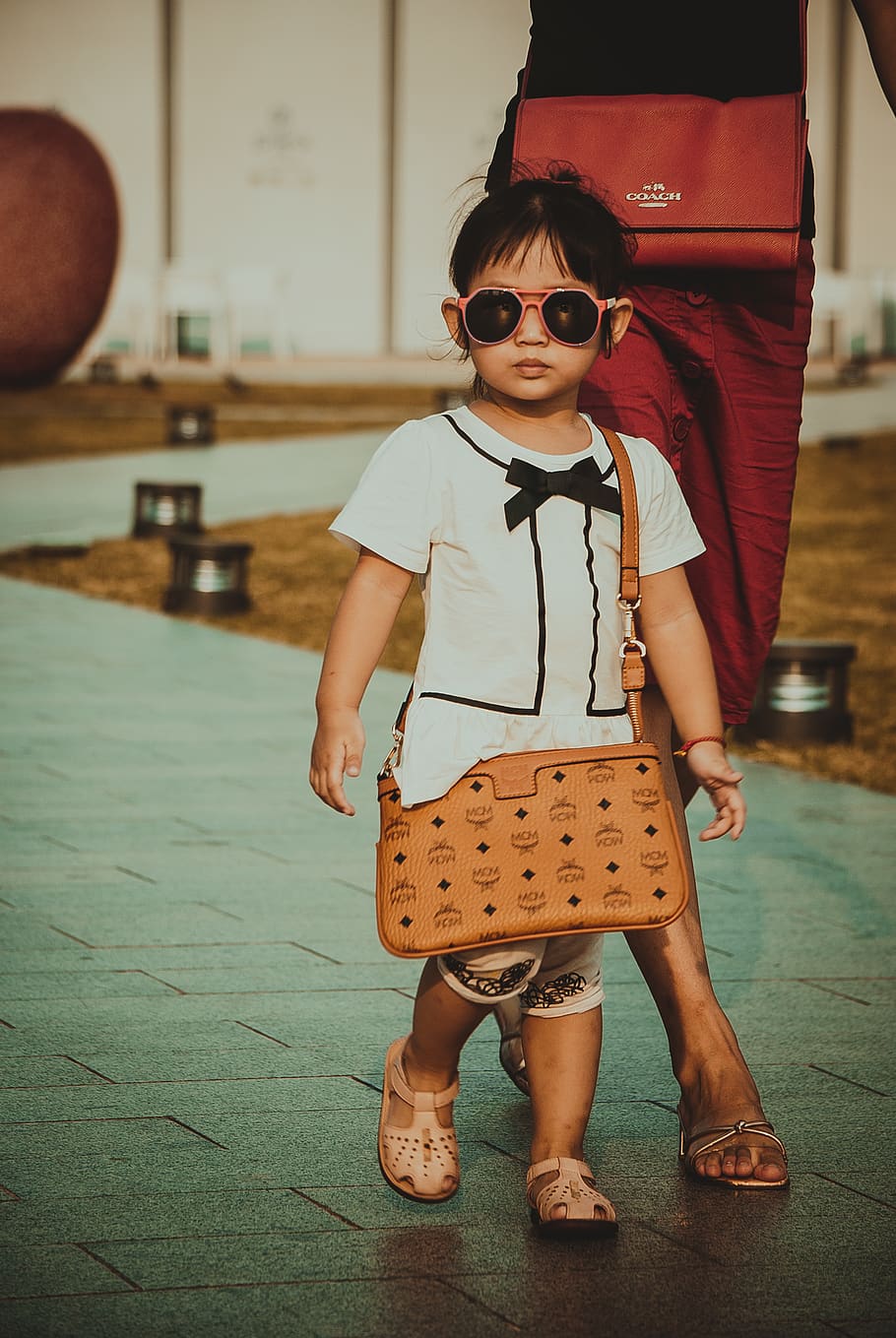 child, sunglasses, brown, real people, one person, full length HD wallpaper