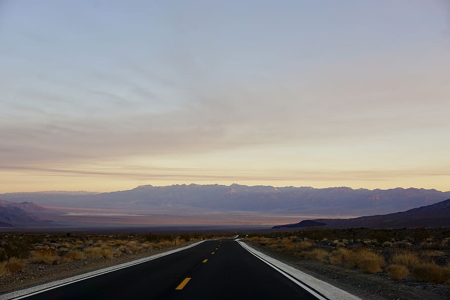 black road under cloudy sky, transportation, symbol, mountain HD wallpaper
