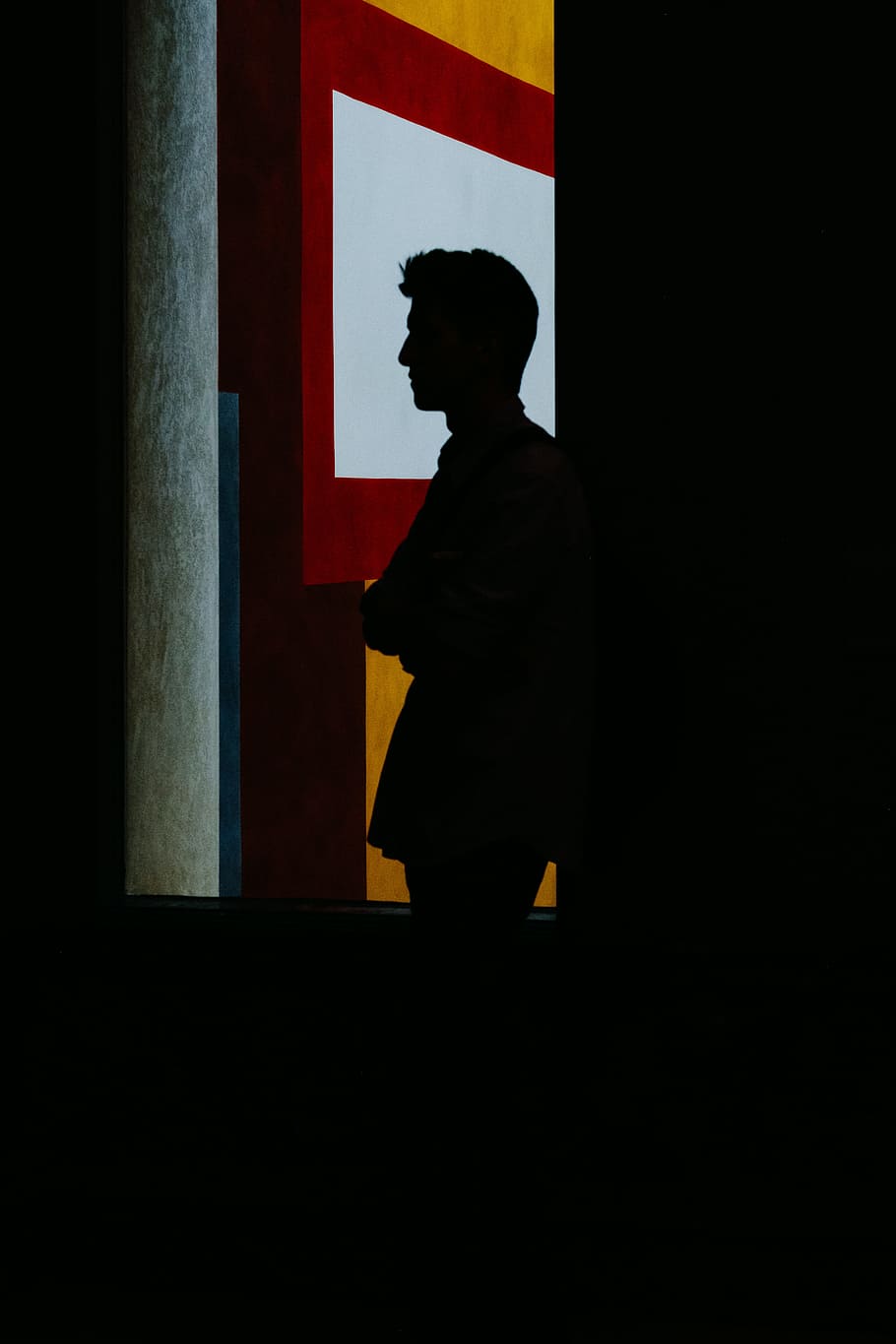 silhouette ofe man leaning on window, person, silhoutte, profile