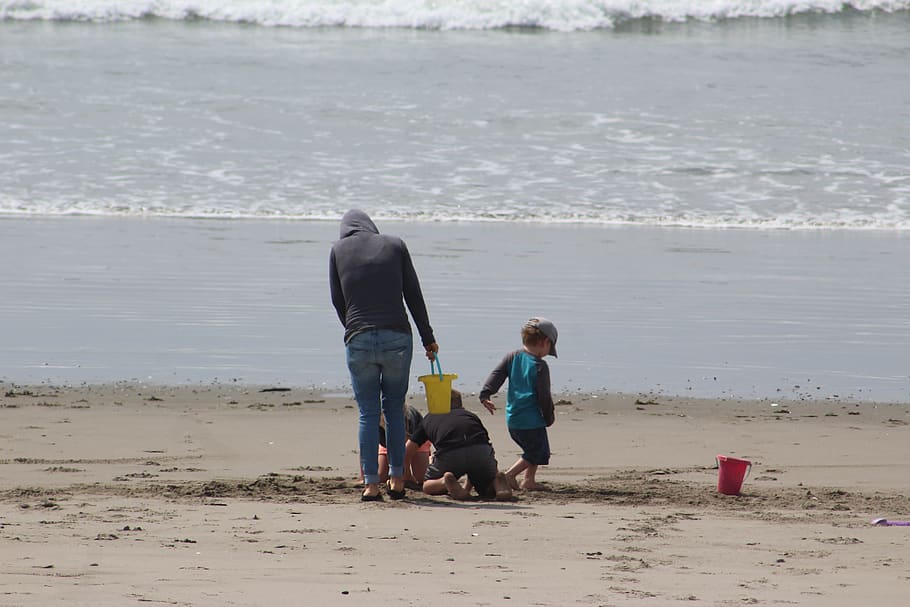 beach, land, water, real people, childhood, togetherness, men HD wallpaper