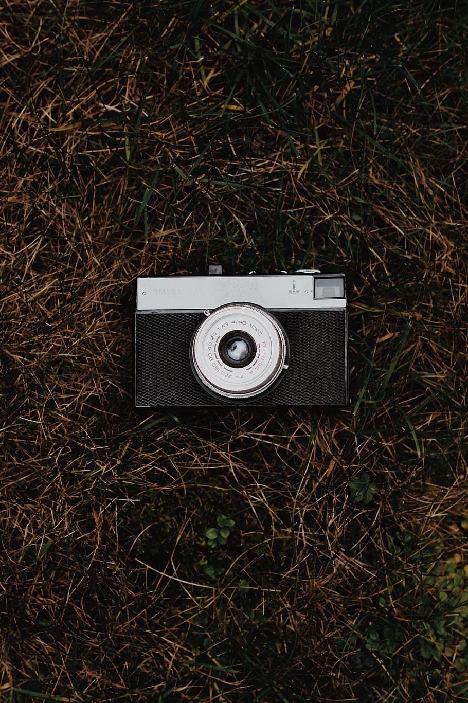 black and gray camera on grass, field, film camera, old, retro HD wallpaper
