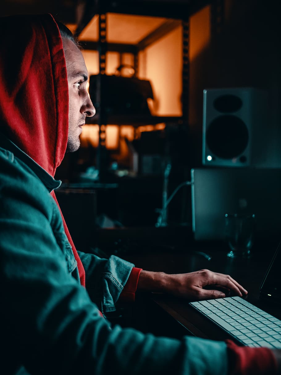 man wearing hoodie using computer, one person, indoors, side view HD wallpaper
