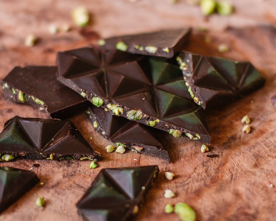 Close-up Photography of Chocolate Bars on Table, broken, cacao HD wallpaper
