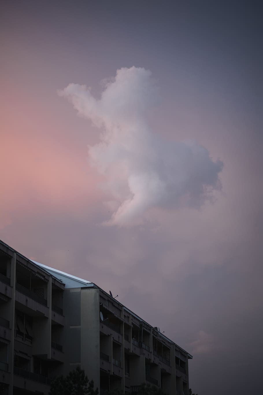 gray concrete building under clouds, urban, city, sky, housing HD wallpaper