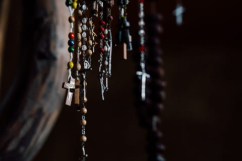 Assorted Rosary Prayer Beads, blur, cross, dark, hanging, indoors HD wallpaper