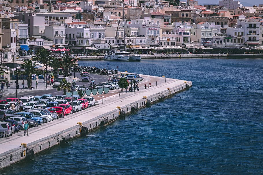 Cars Parked Near Body of Water, architecture, bay, beach, boat HD wallpaper