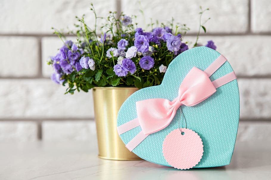 Pink and Teal Heart Box, gift box, packaging, ribbon, surprise HD wallpaper