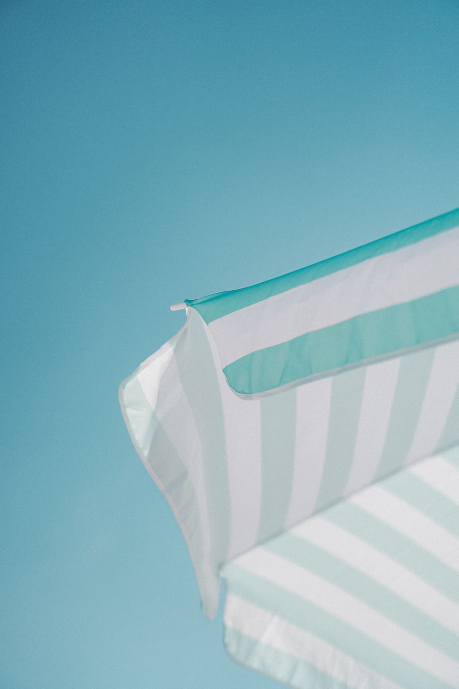 white and green striped parasol during daytime photo, minimal HD wallpaper
