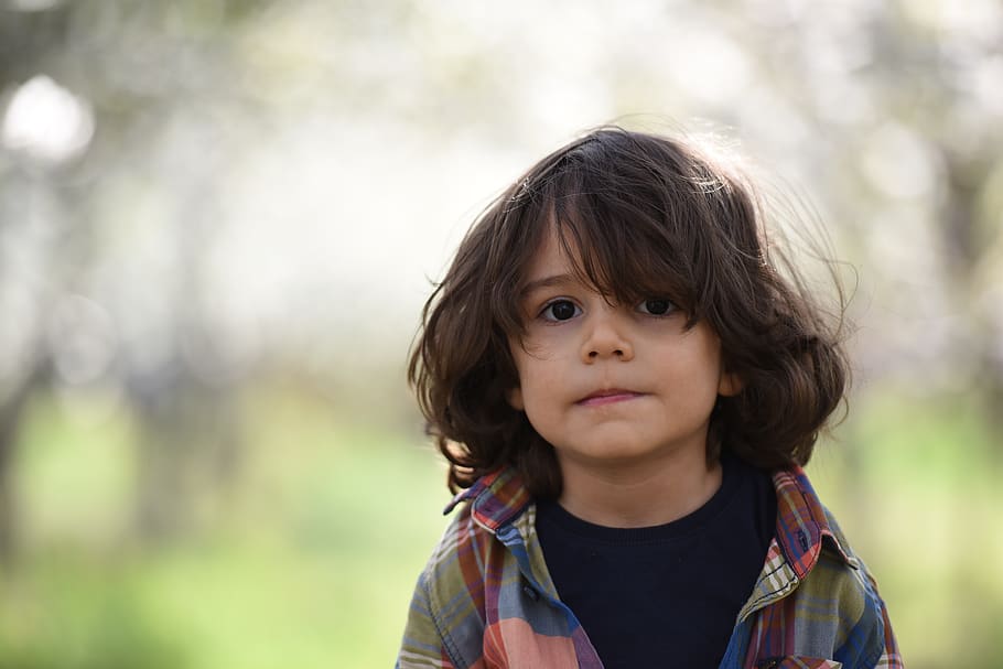 Boy Facing Camera Selective Focus Photography, blurred background, HD wallpaper