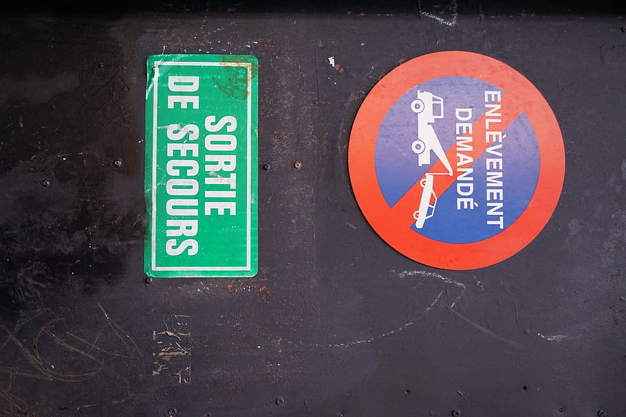 red sticker, text, label, symbol, black wall, street sign, france HD wallpaper