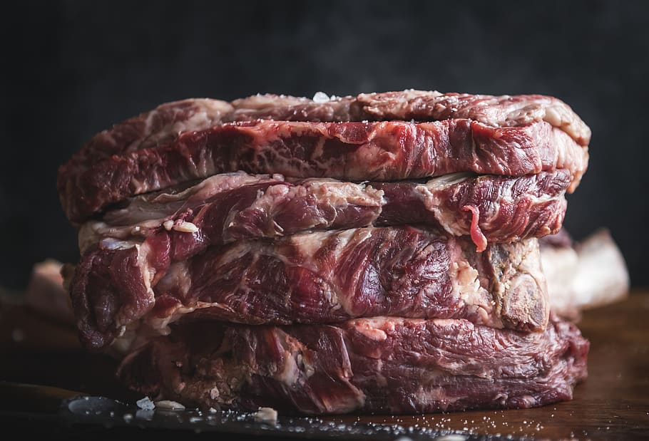 Raw Meat on Brown Wooden Surface, beef, beef chuck, beef steak HD wallpaper