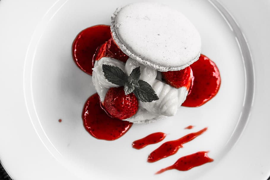 macaroon, recipe, dessert, paste, strawberry, red, mint, cream HD wallpaper